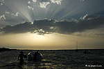 Ref. 1777  Coucher de soleil et p�cheurs pr�s de Saint-Martin (Ile de R�). Disponible en 30x45 et 50x75
