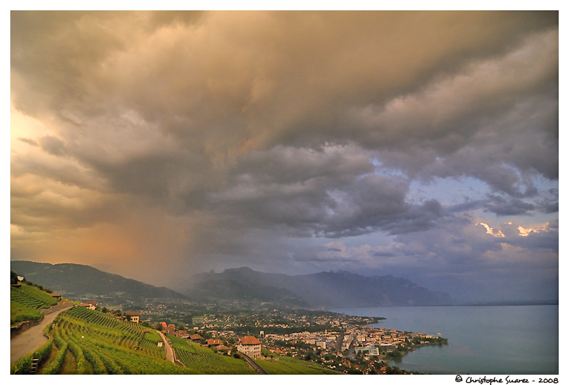 Ciels des Alpes - Lac Lman, Montreux - ciel orageux au soleil couchant