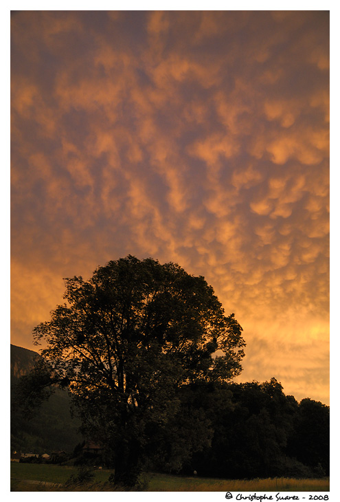 Ciels des Alpes - Haute-Savoie - coucher de soleil aprs un orage.