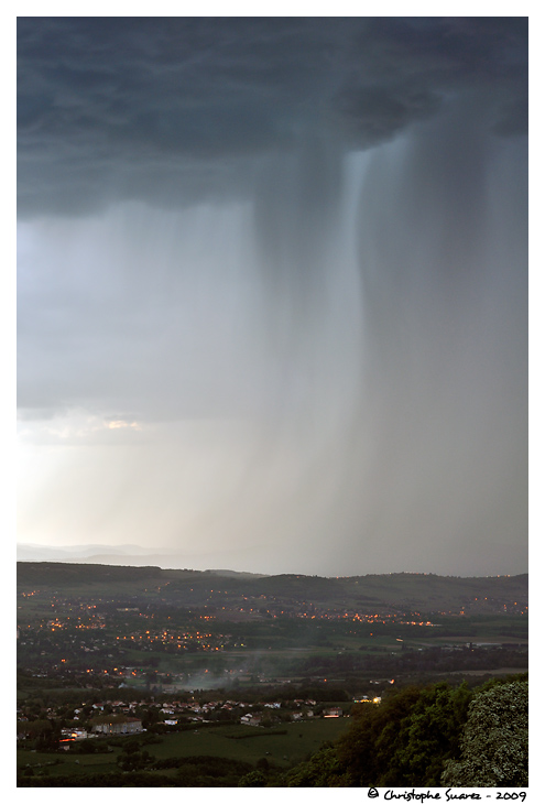 Rideau de prcipitations lors d'un orage - Rhne