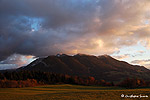 Ref. 1835  Coucher de soleil sur le massif des Bordnes Aravis. Haute-Savoie. Disponible en 30x45 et 50 x75