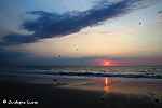 Ref. 9683  Coucher de soleil sur le plage de la Conche, près du phare des Baleines, Ile de Ré. Disponible en 30x45 et 50x75.