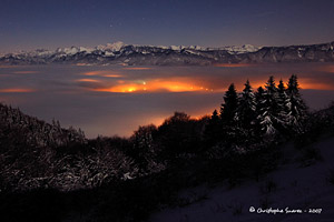 Paysage nocturne dans les Alpes