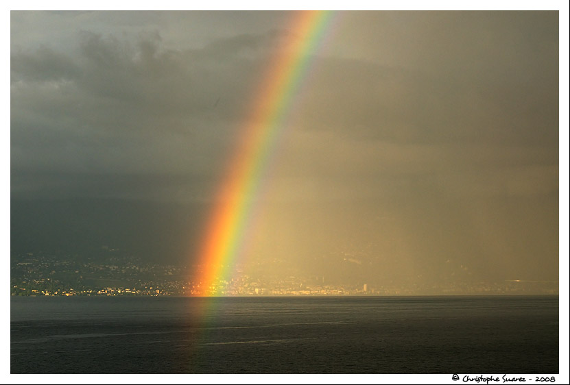 Paysage des Alpes - Arc en ciel sur le lac Lman lors d'un orage