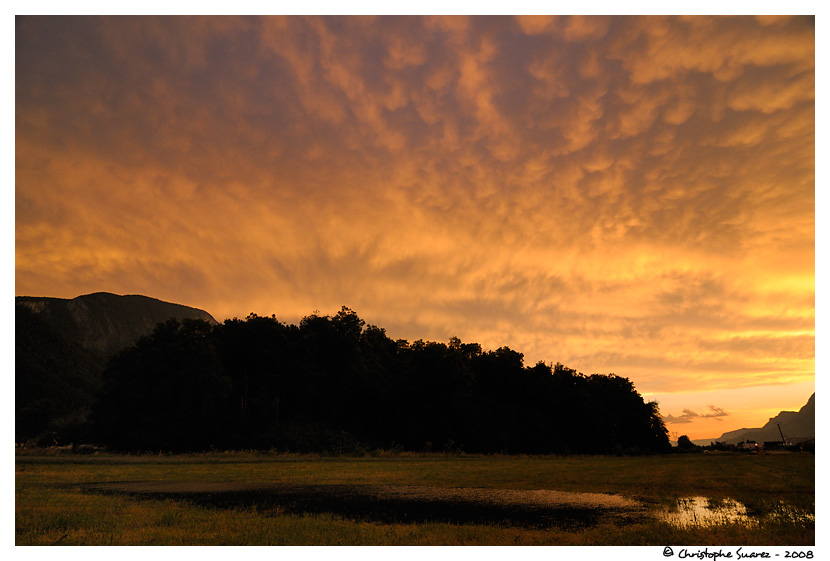 Ciels des Alpes - Haute-Savoie - coucher de soleil aprs un orage