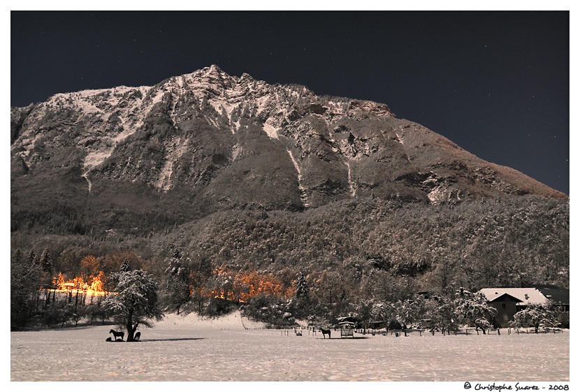 Paysage des Alpes sous la lune - Haute-Savoie