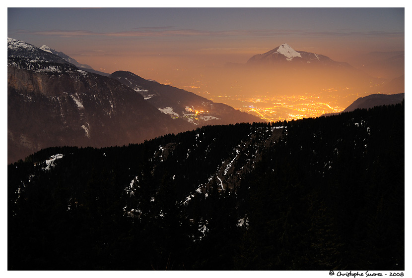 Paysage des Alpes la nuit - Mer de nuage sur la valle de l'Arve 