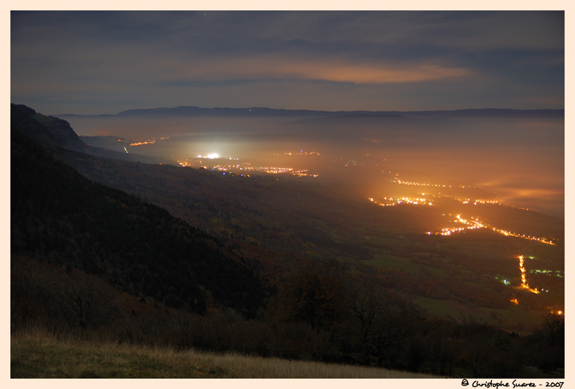 Paysage des Alpes la nuit - Nappe de brouillard sur Genve