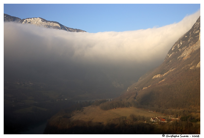 Paysage du Jura - Barrage de nuages au Fort de l'Ecluse