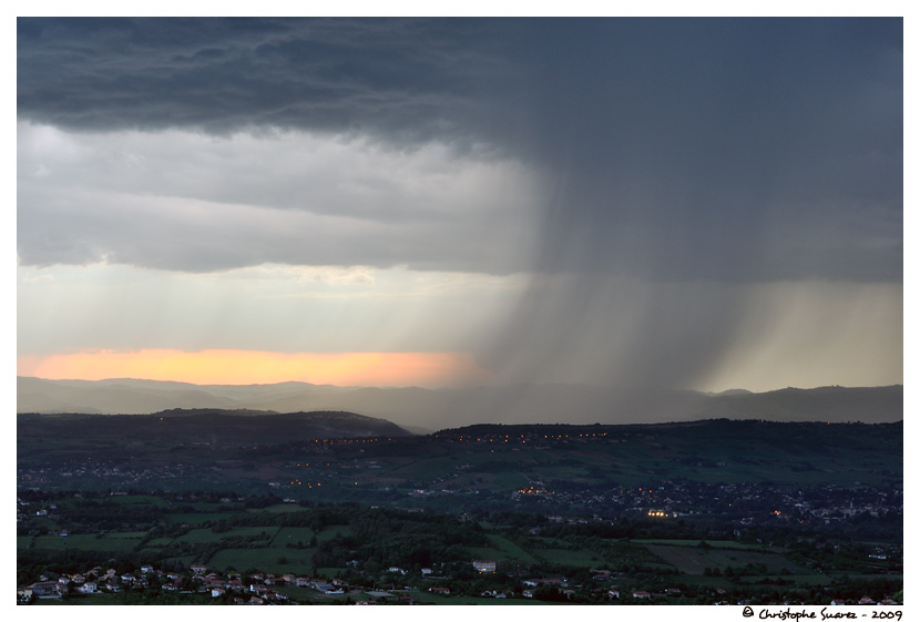 Rideau de précipitations lors d'un orage - Rhône