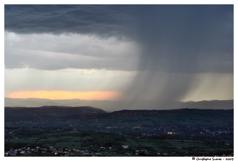 Rideau de prcipitations lors d'un orage - Rhne