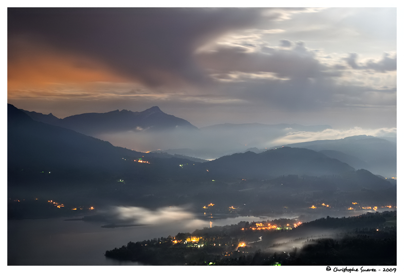 Brumes et stratus sous la lune dans le massif de la Chartreuse -  Isre