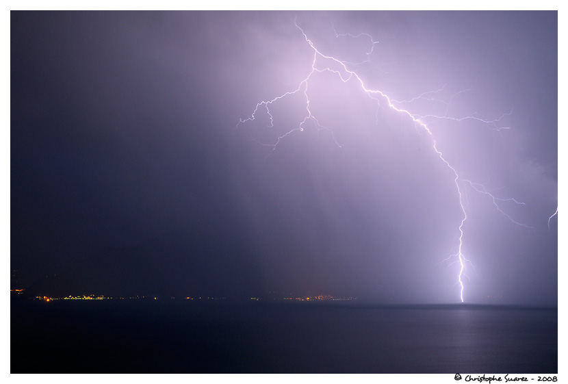 Coup de foudre sur le lac Lman lors d'une vague orageuse le 29 juin 2008