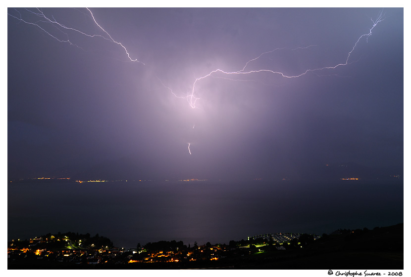 Coup de foudre ascendant sur un massif du Chablais lors d'une vague orageuse le 29 juin 2008