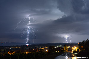 Foudre sur le Lac Lman, lors d'un orage supercellulaire