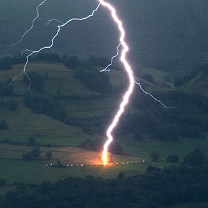 foudre sur un arbre en Savoie,vue la plus proche