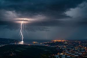 Coup de foudre ramifi sous un cumulonimbus, prs de Trieste