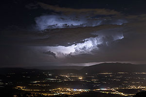 Orage prs de la centrale du Bugey