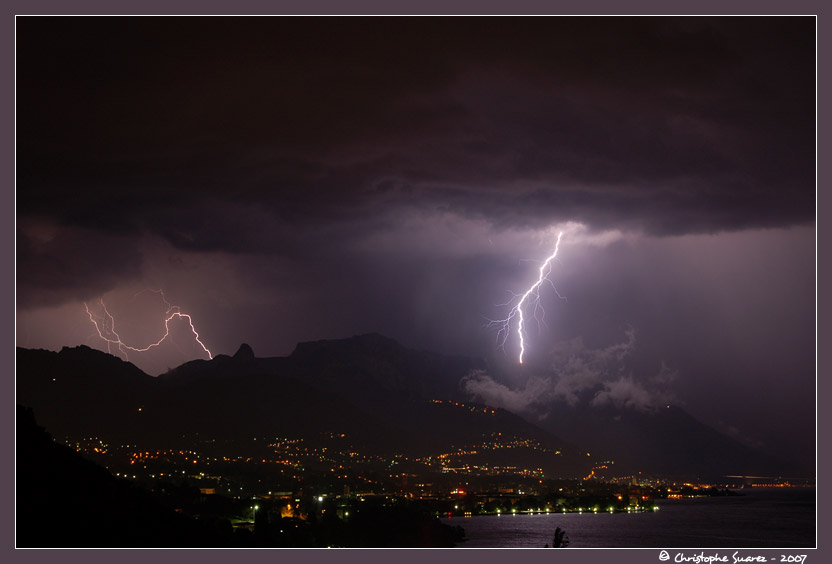 Ref. 5772  Orage sur Montreux. Disponible en 30x45 et 50x75