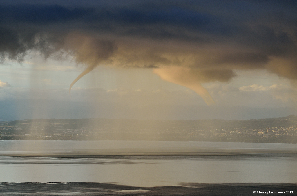 Trombes lacustres sur le lac Lman