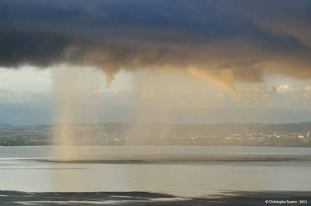 Tubas dans un rideau de pluie, sur le lac Lman