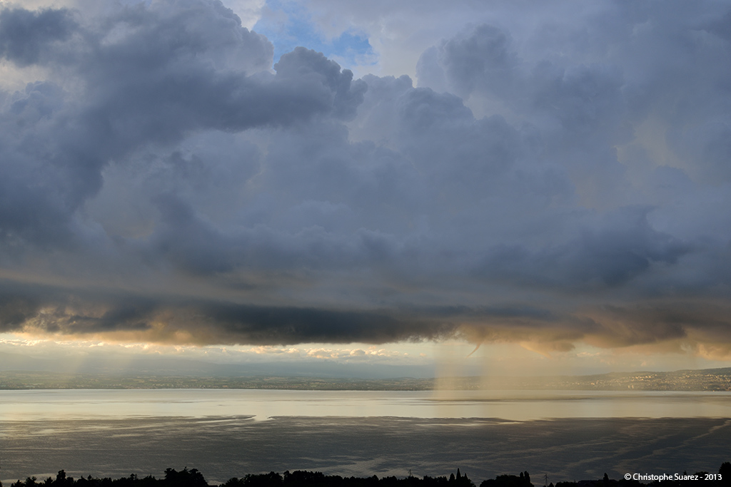 Tubas sous une ligne orageuse, Lac Léman